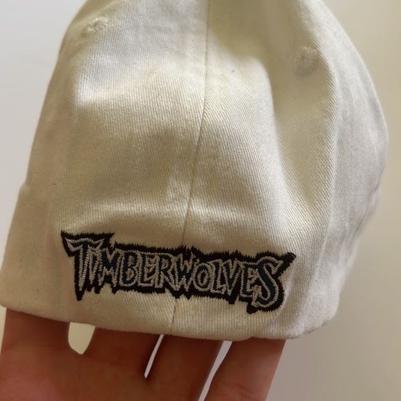 BOGO White Minnesota Timberwolves Hat basketball - Picture 5 of 5